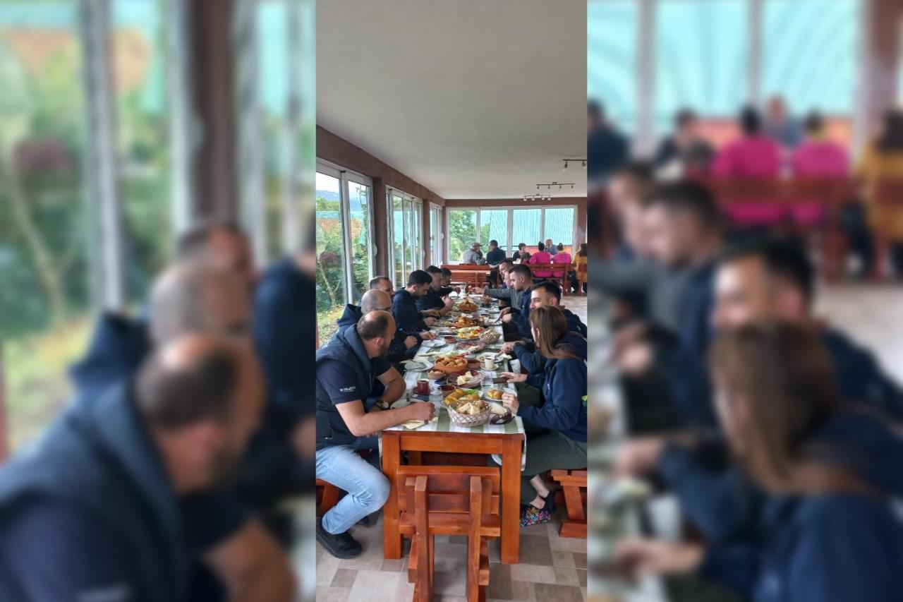 פלוזינה Rural Resort Tron מראה חיצוני תמונה