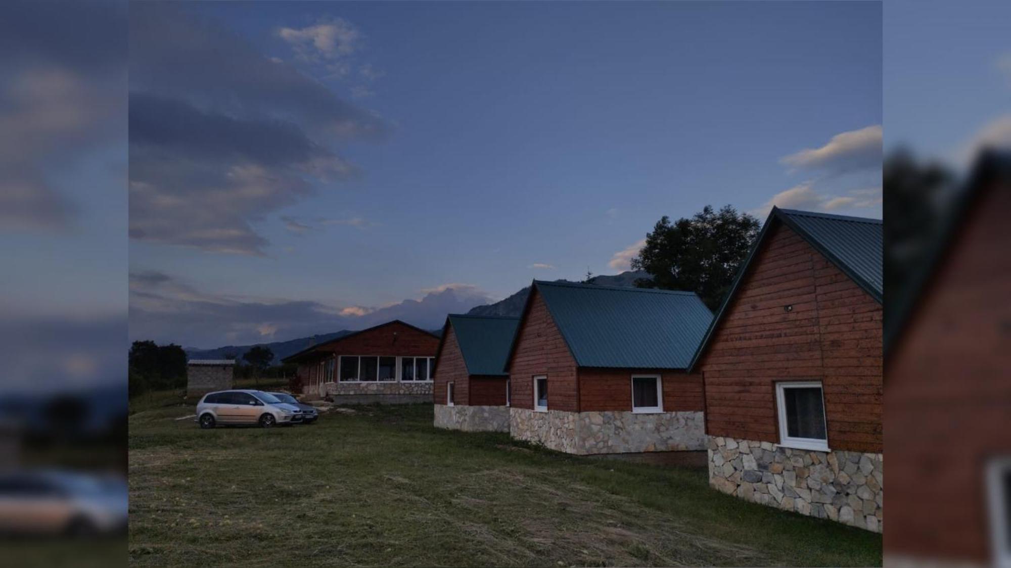 פלוזינה Rural Resort Tron מראה חיצוני תמונה