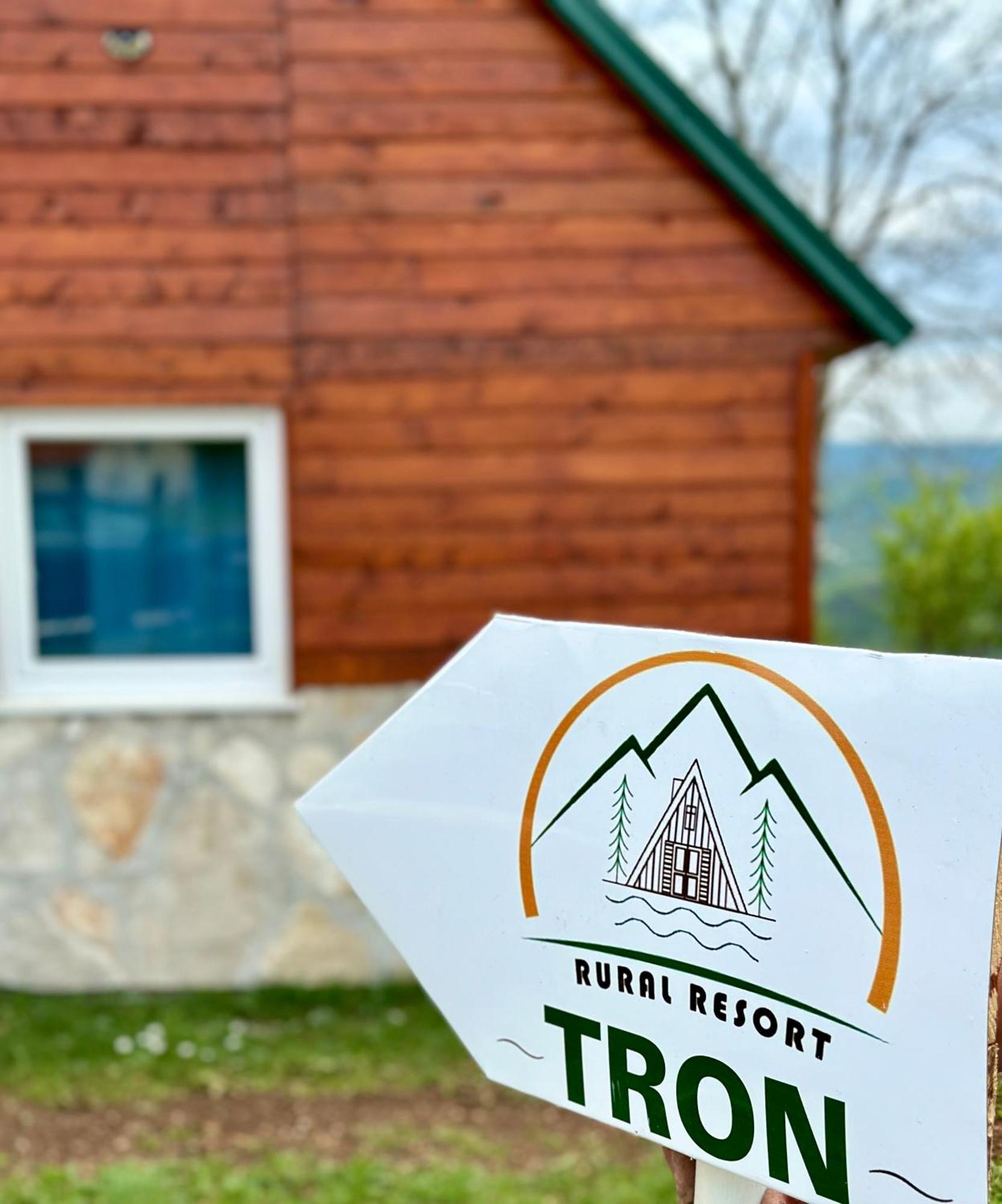 פלוזינה Rural Resort Tron מראה חיצוני תמונה